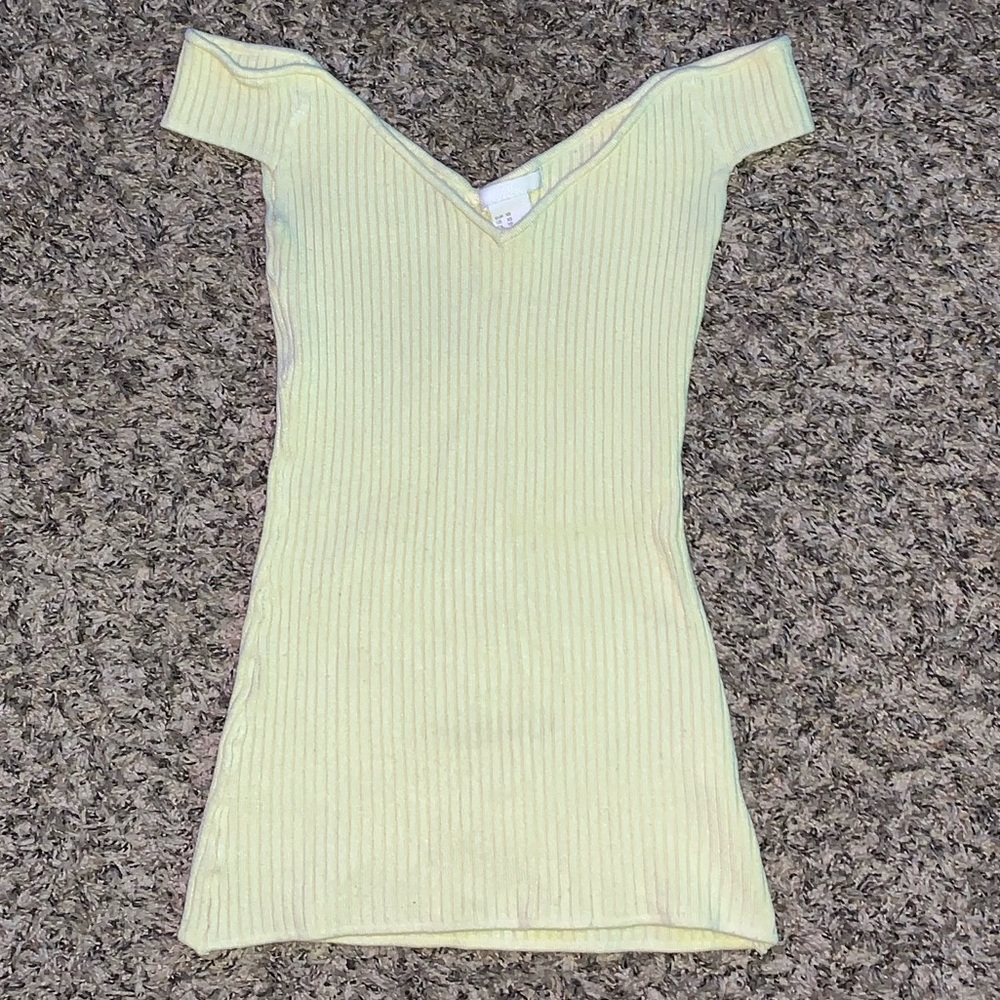 Light yellow super stretchy cute shirt